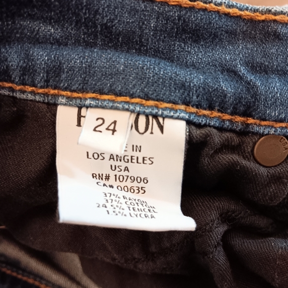 Hudson Midrise Nico Super Skinny. Size 24, shade A - Picture 7 of 7